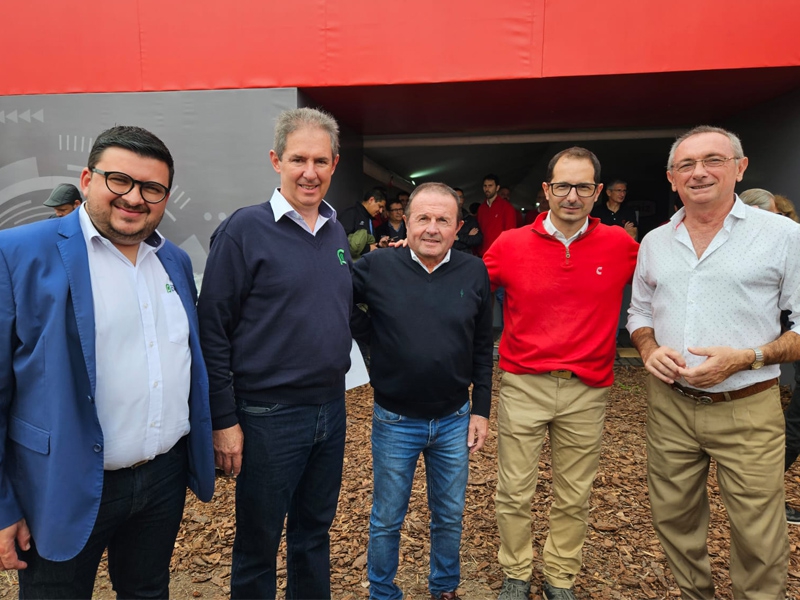Grupo Piccin e Crucianelli oficializam acordo para a produção de máquinas agrícolas no Brasil