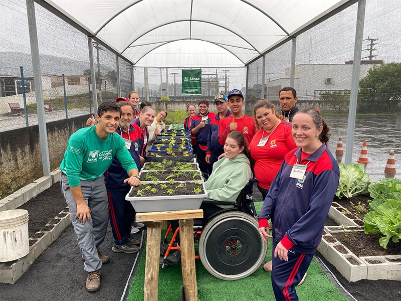 Treinamento Cultivo Protegido de Hortaliças promove a inclusão na APAE de Bom Retiro
