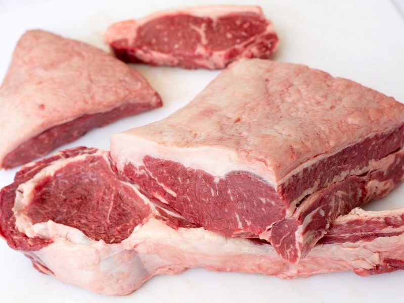 Frigoríficos brasileiros anunciam suspensão de vendas de carne ao Carrefour e empresas do grupo