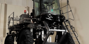 Empresa brasileira lança primeira máquina de reflorestamento 100% elétrica do mundo