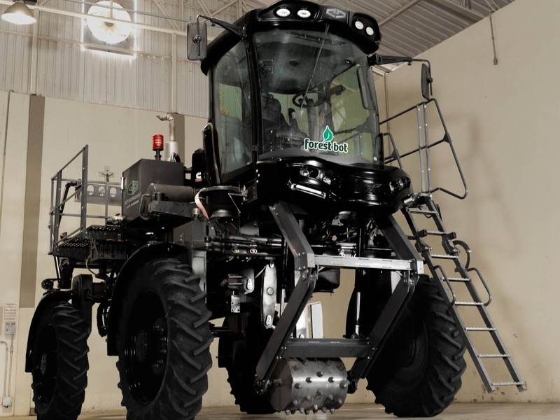 Empresa brasileira lança primeira máquina de reflorestamento 100% elétrica do mundo