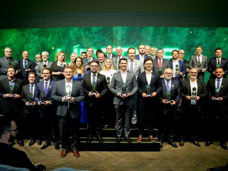 Agro World encerra as atividades de 2024 premiando os Líderes do Agronegócio