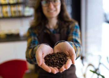 Exportação de café do Brasil cai 21% em 2025, mas receita cresce 25%