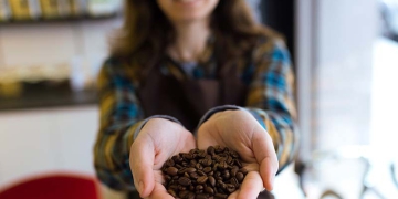 Exportação de café do Brasil cai 21% em 2025, mas receita cresce 25%